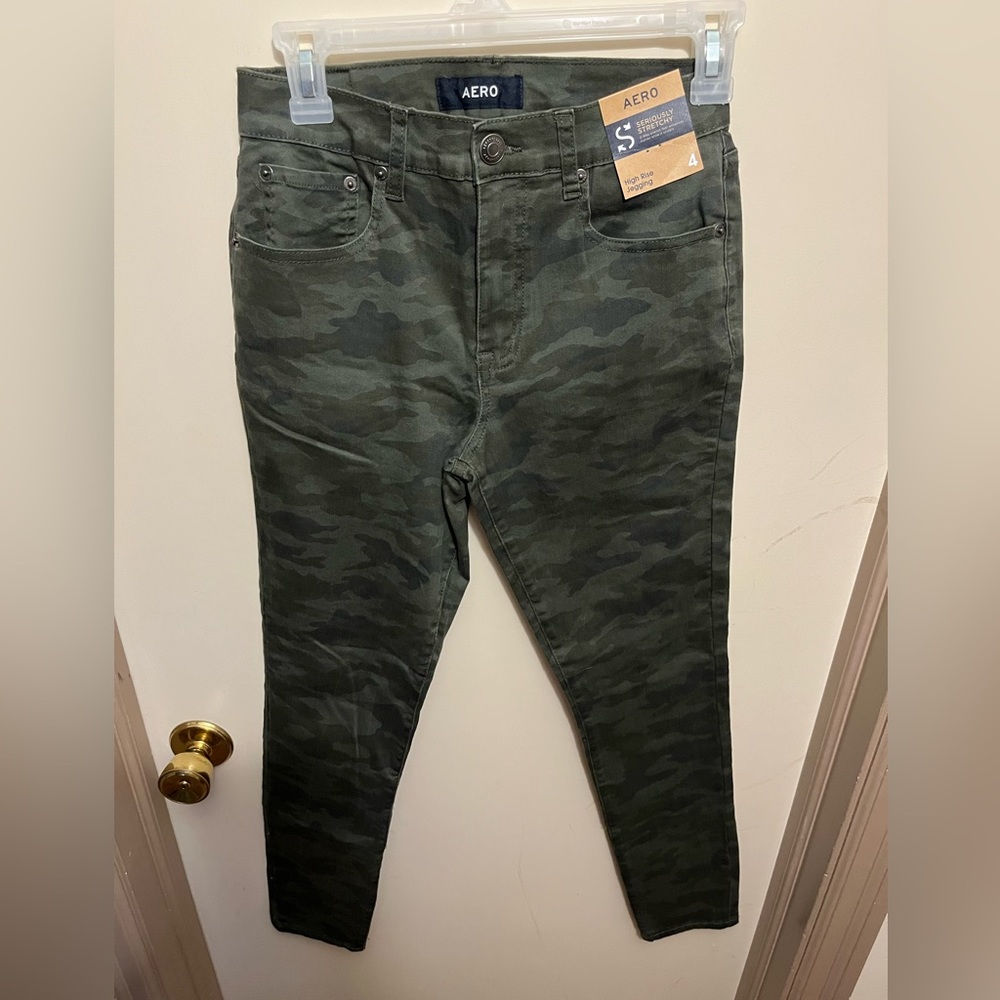Aero women/ juniors Camouflage high rise jeggings, size 4